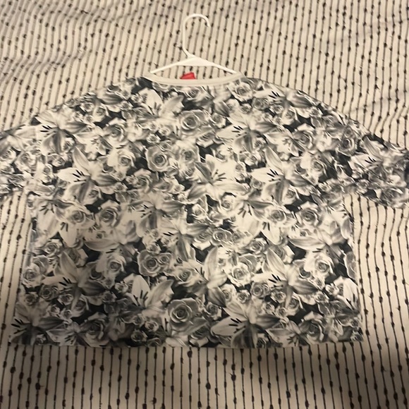 Nike floral t-shirt - Picture 2 of 4